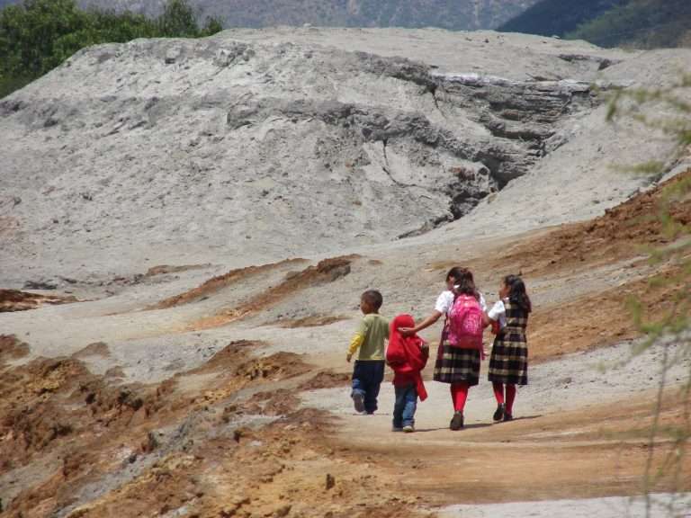 Figure 5. Children's school road, where the mining residues had been dispersed.