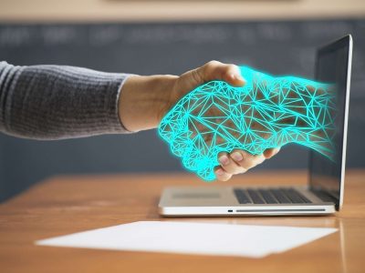 The Language of Credibility: How Digital Dialogue Builds Trust in Expert Communication