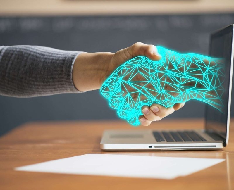 The Language of Credibility: How Digital Dialogue Builds Trust in Expert Communication